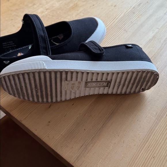 ROXY Mary Jane Sunfari sneakers, 7.5. True to size. Excellent! - Picture 4 of 4